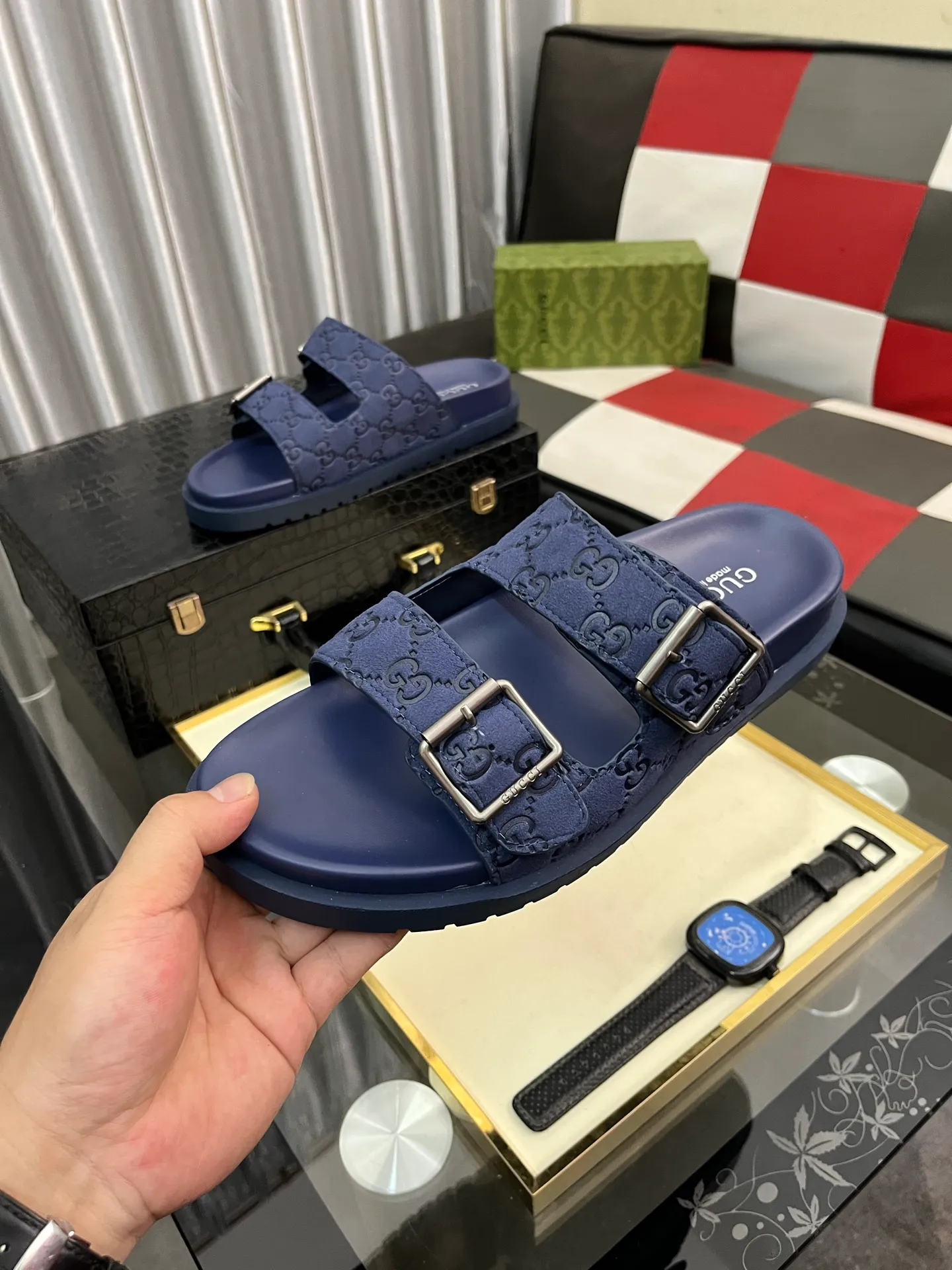 Men's shoes 💰340⌚️⌚️ (gucci-Gucci) New men's slippers, high-end boutique, made of cowhide, with exquisite embossed logo decoration on the upper, fine workmanship, super soft soles, casual, loose and comfortable, a must-have in summer! \nsize：38-44